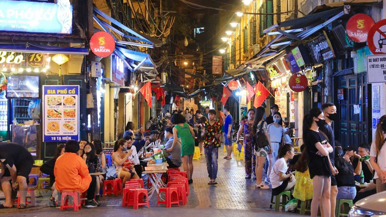 Explore cuisine in Hanoi's Old Quarter