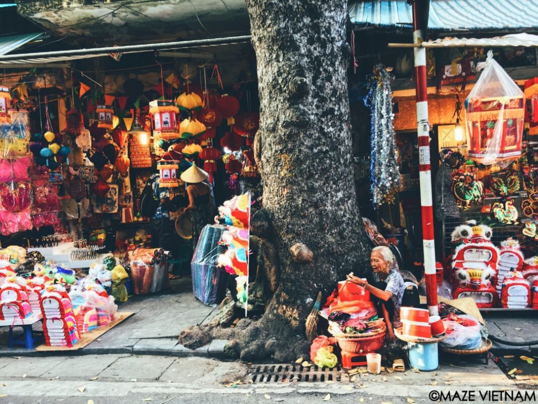 When is the best time to visit hang ma street? street hanoi