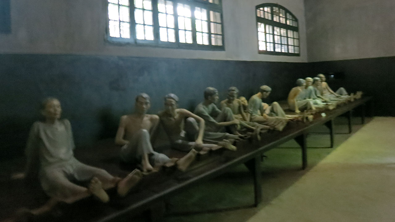 Comparative analysis of perspectives hoa lo prison museum