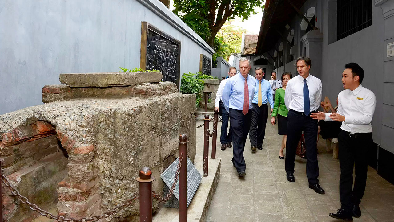 Reception of the museum narratives by different audiences hoa lo prison