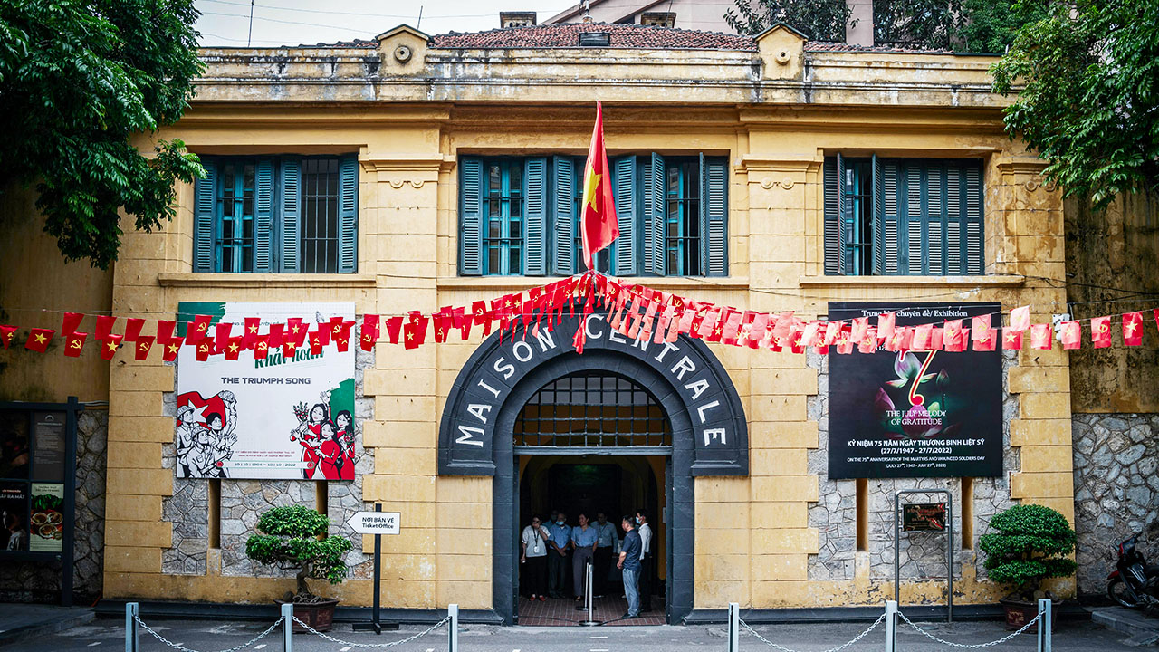 Origins and construction of hoa lo prison museum