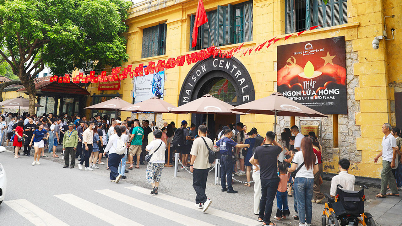 Exhibits and interpretations at the museum hoa lo prison