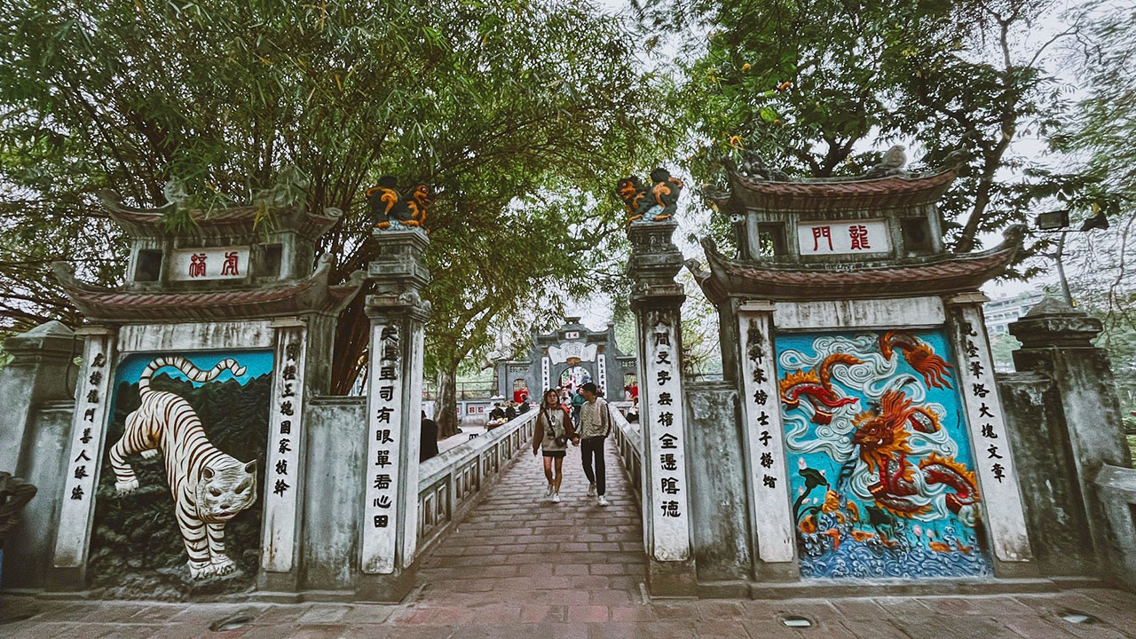 Long Mon Ho Bang Gate