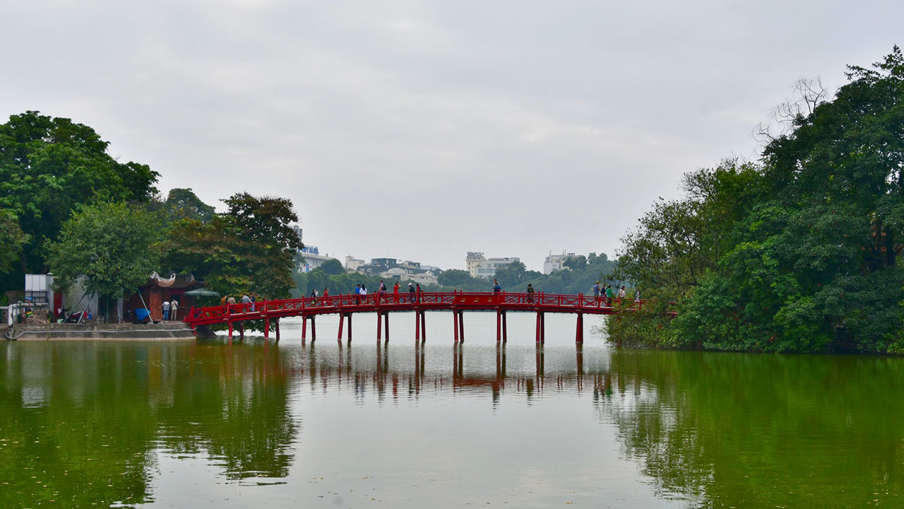 Hoan kiem lake: a scenic landmark ta hien street