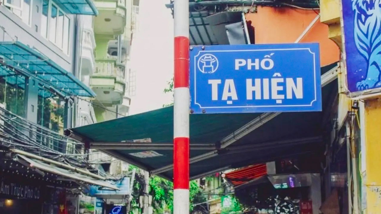 Differences between ta hien street and hang buom