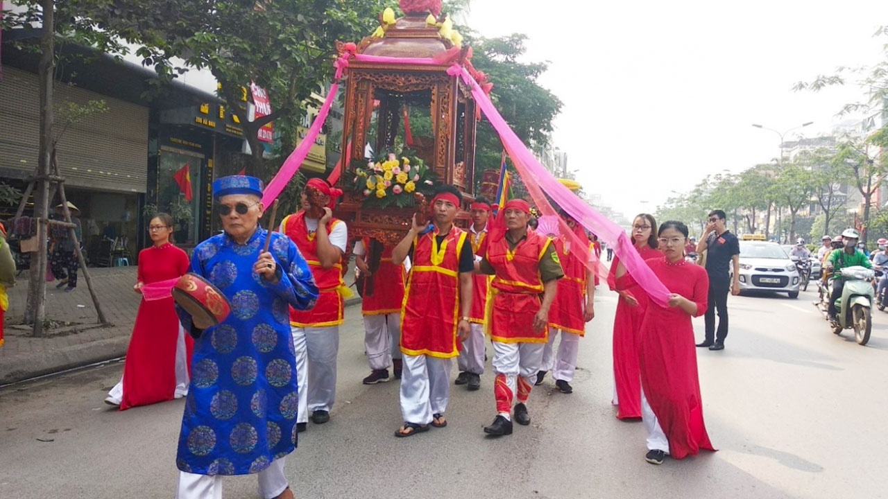 Festival at Kim Lien temple