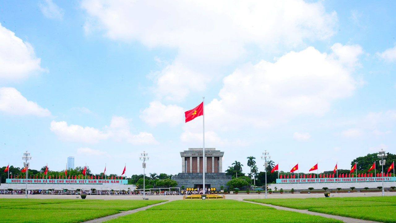 Ho Chi Minh Mausoleum open hours