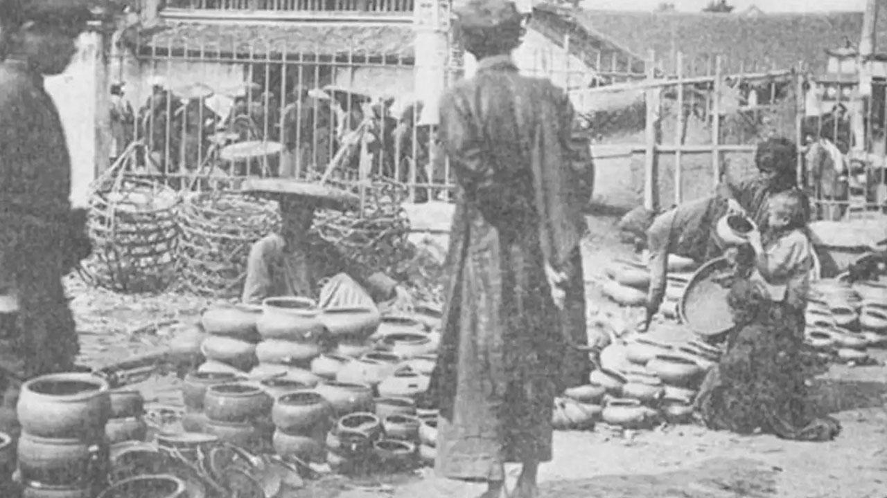 History of Bat Trang Pottery Village