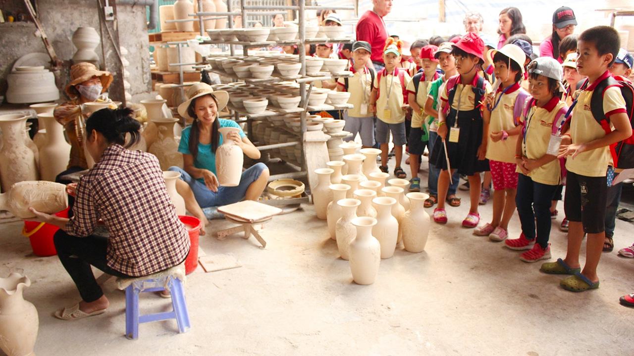 Visiting bat trang pottery village