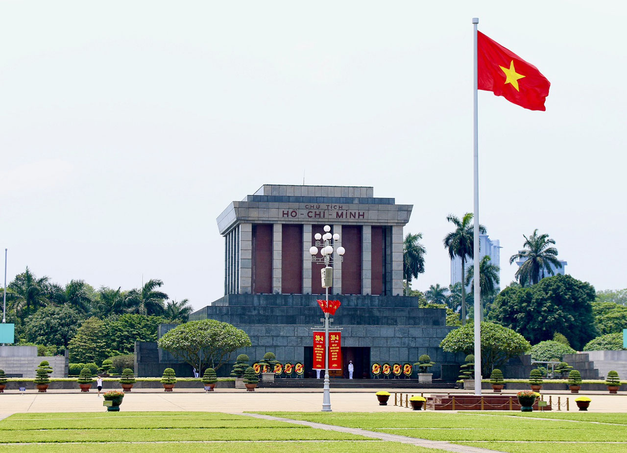 Comparison of ho chi minh mausoleum with other modern mausoleums