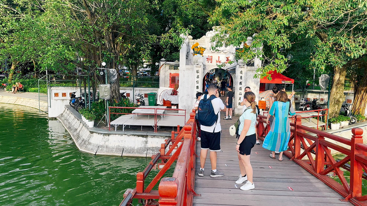 Cultural Activities Around the Bridge