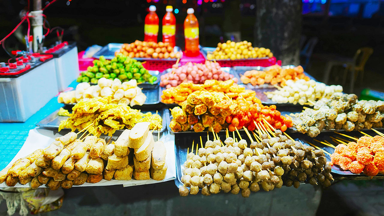 Street food in Bia Hoi Corner