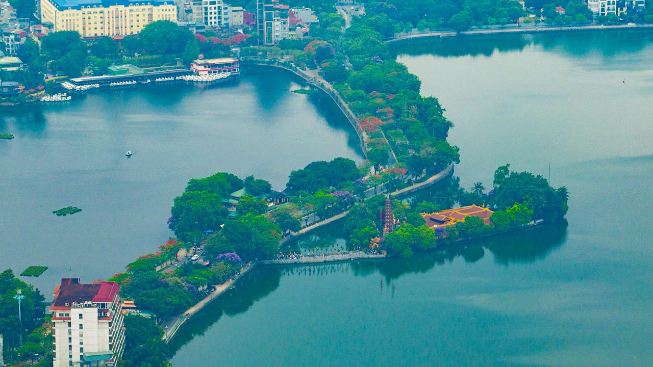 Differences between Truc Bach Lake and West Lake