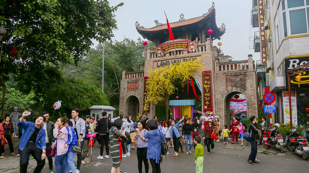 an Phuc Silk Village gate