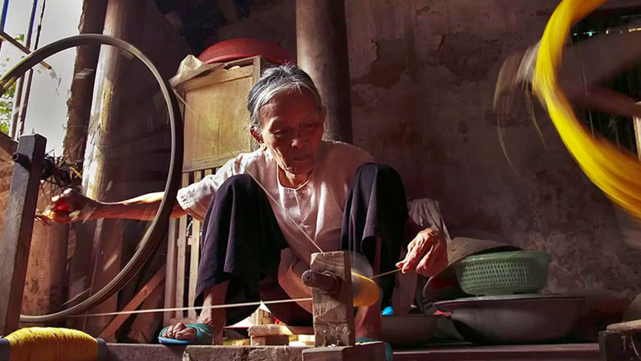 Silk weaving in Van Phuc village