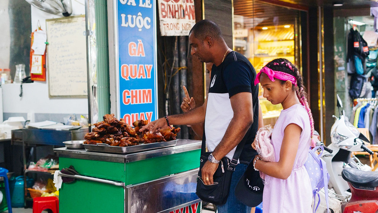 Hang Be Market has many meanings for residents and tourists