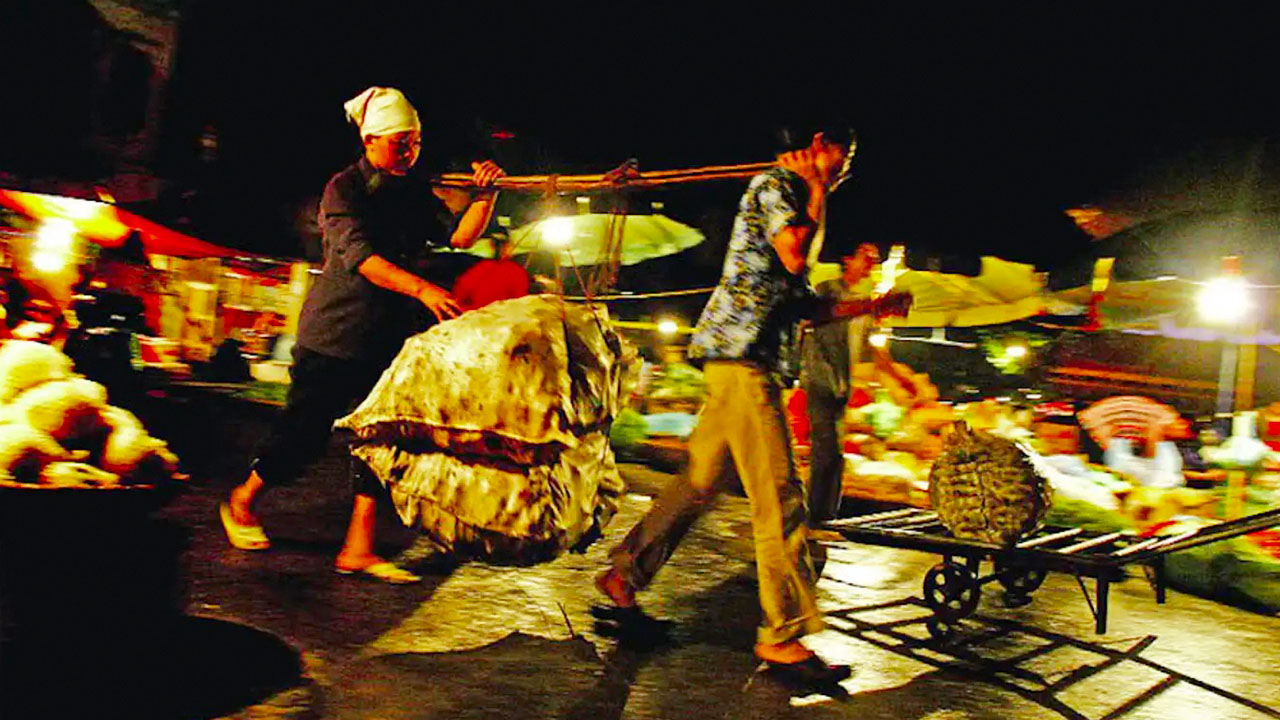 Long Bien Market operates 24 hours a day