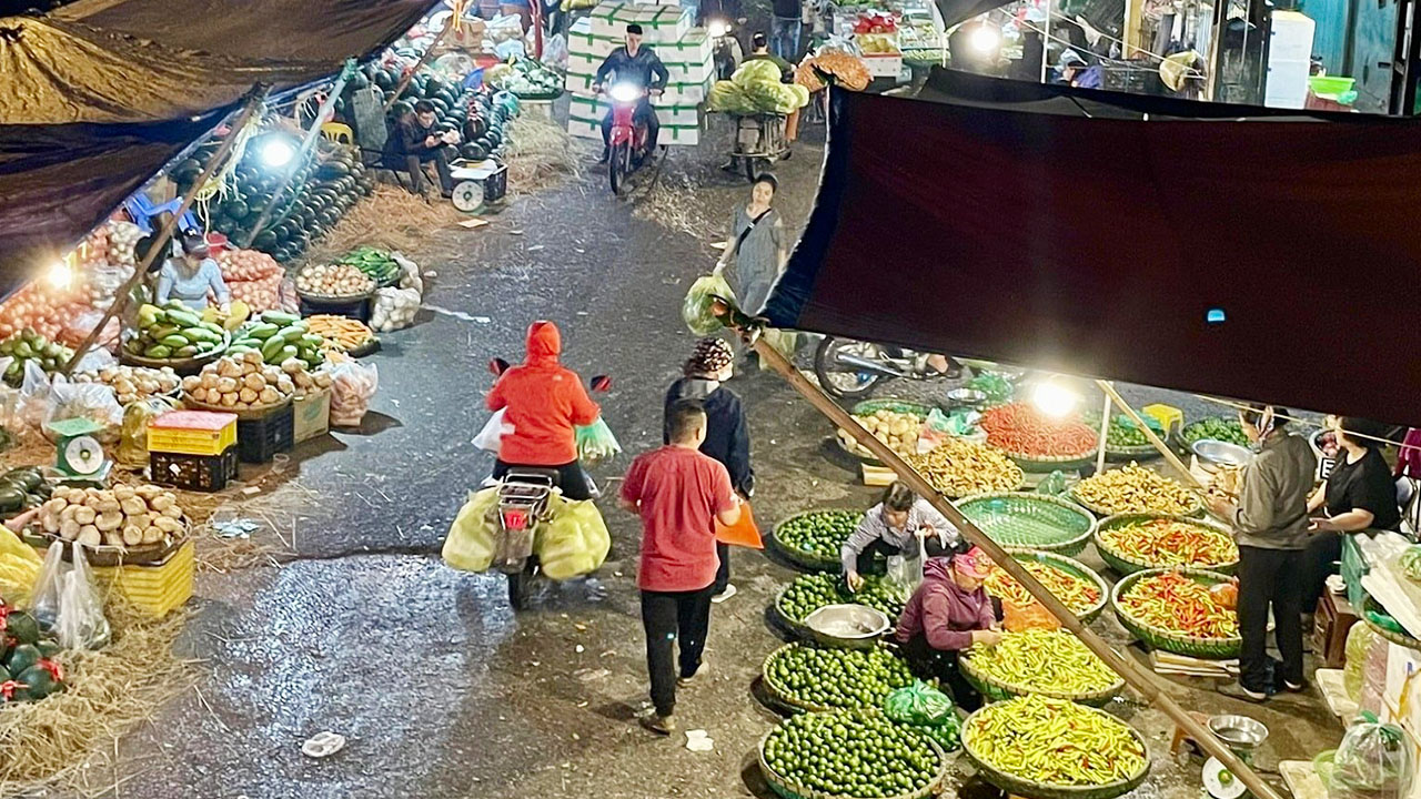 Local people buy goods at Long Bien market