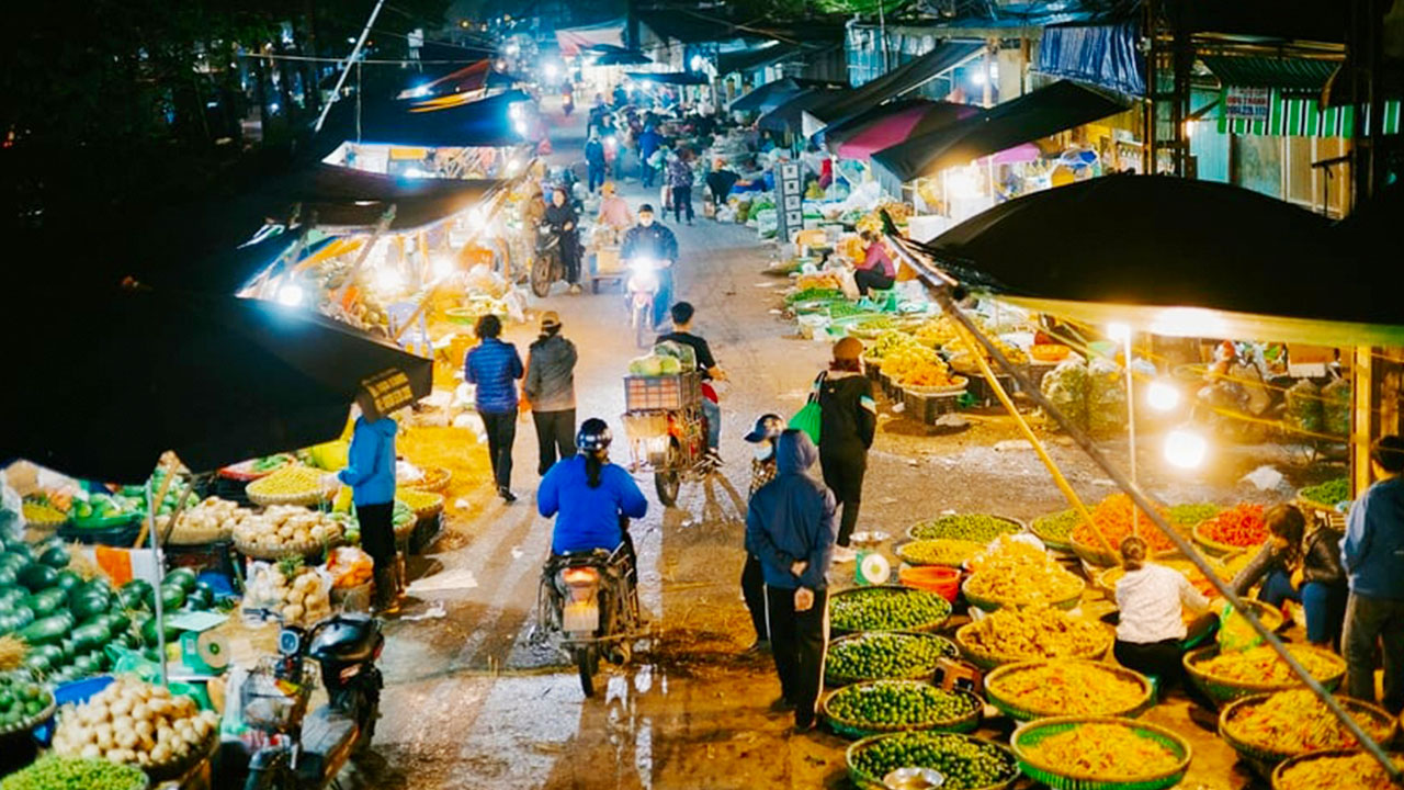 Long Bien Market is a symbol of Hanoi