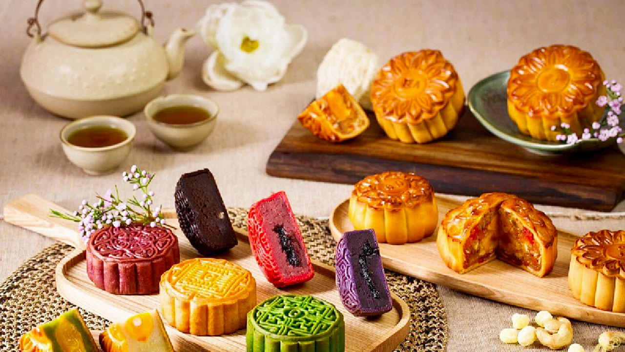 Variety of moon cakes