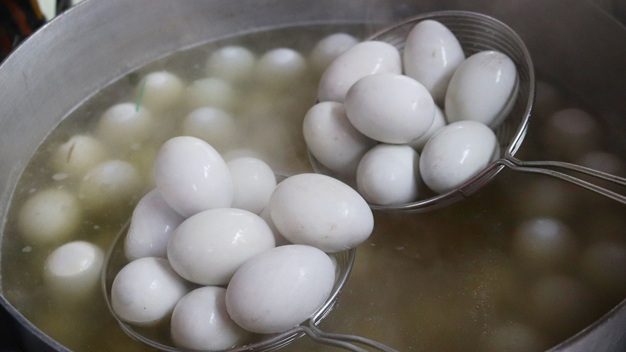 How to boil balut