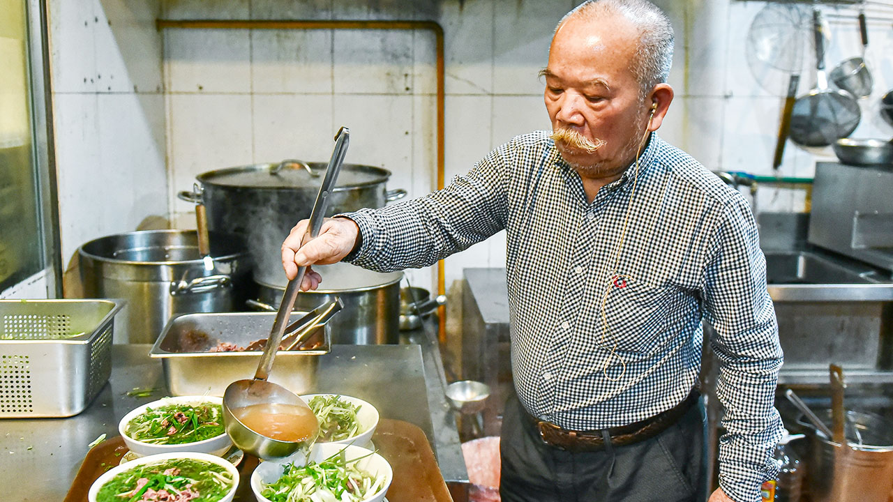 Pho is available in every district of Hanoi