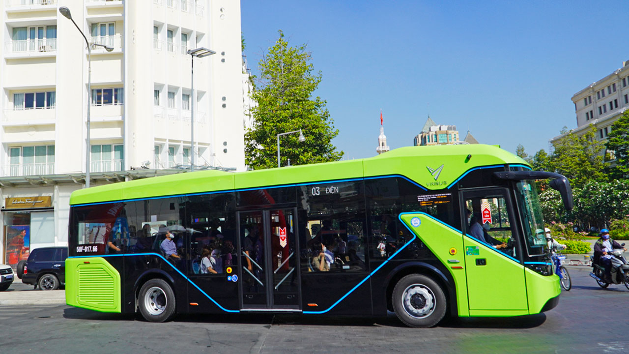 Public transport to Hang Bac Street