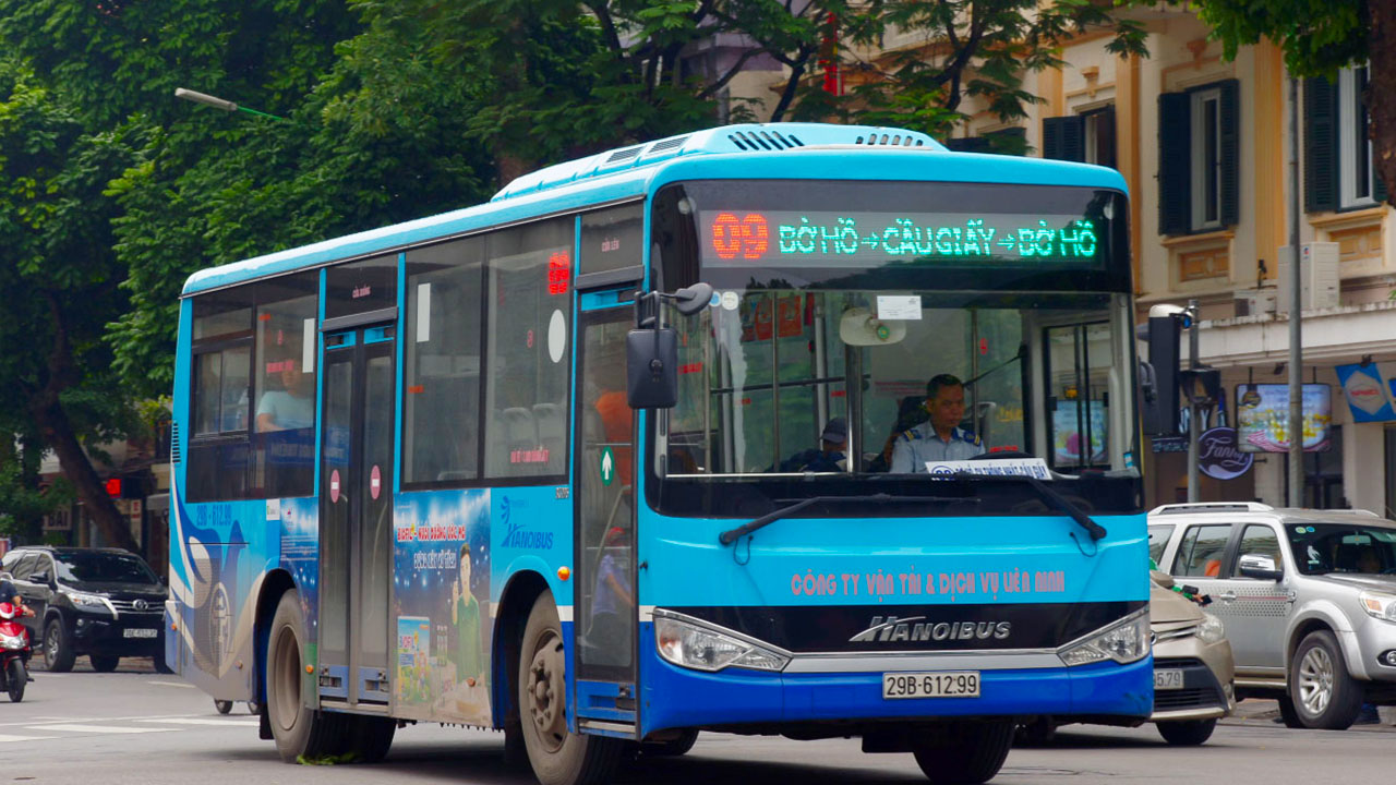 Public transport to Hang Bac Street