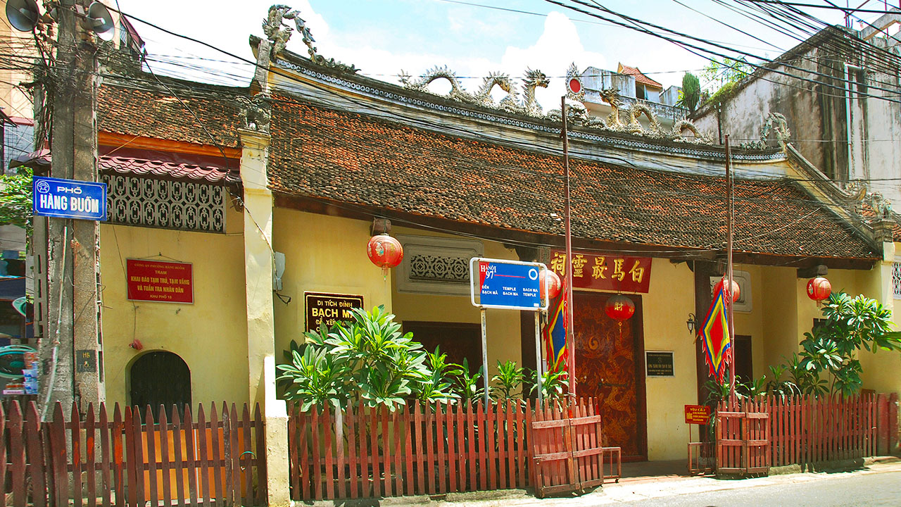 Bach Ma Temple