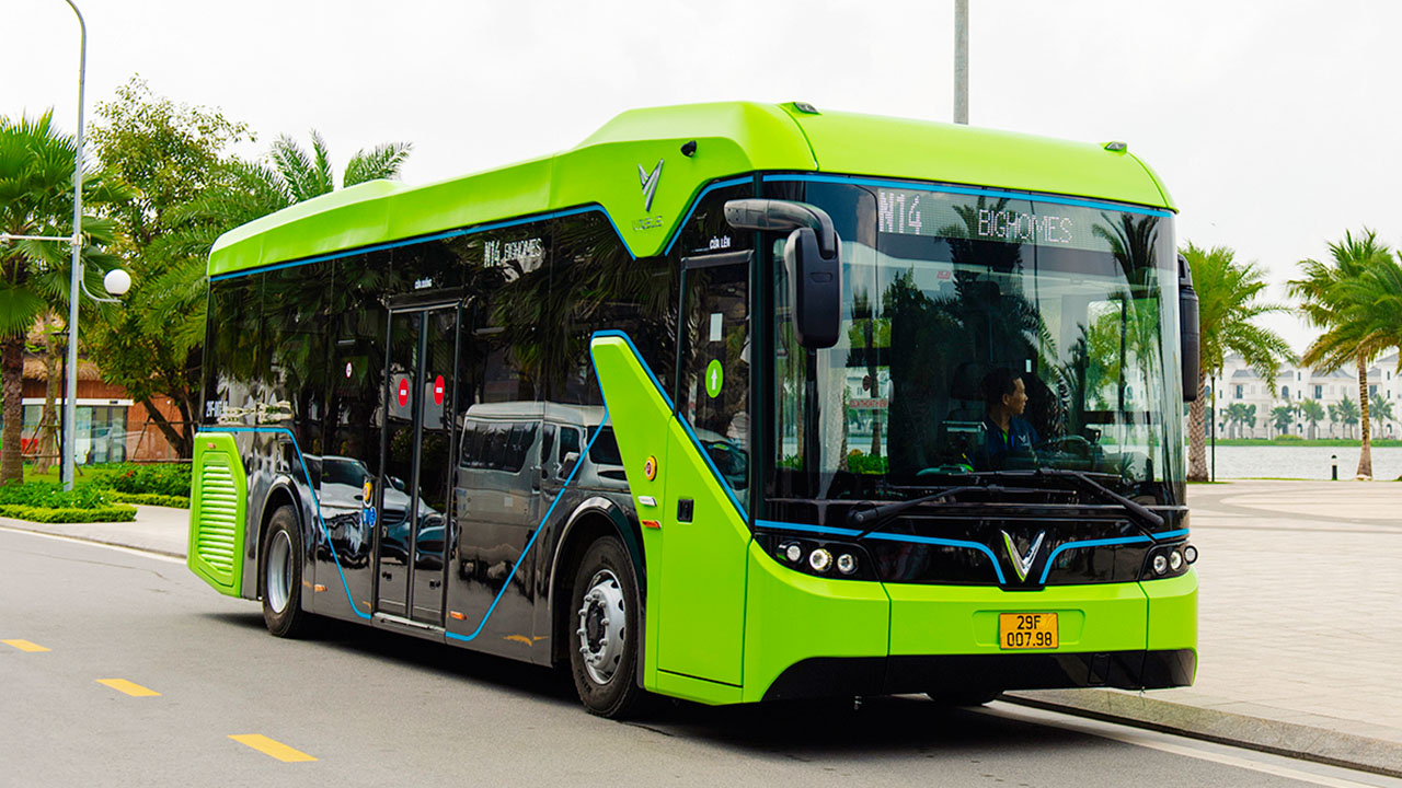 Bus to Quang Ba Flower Market