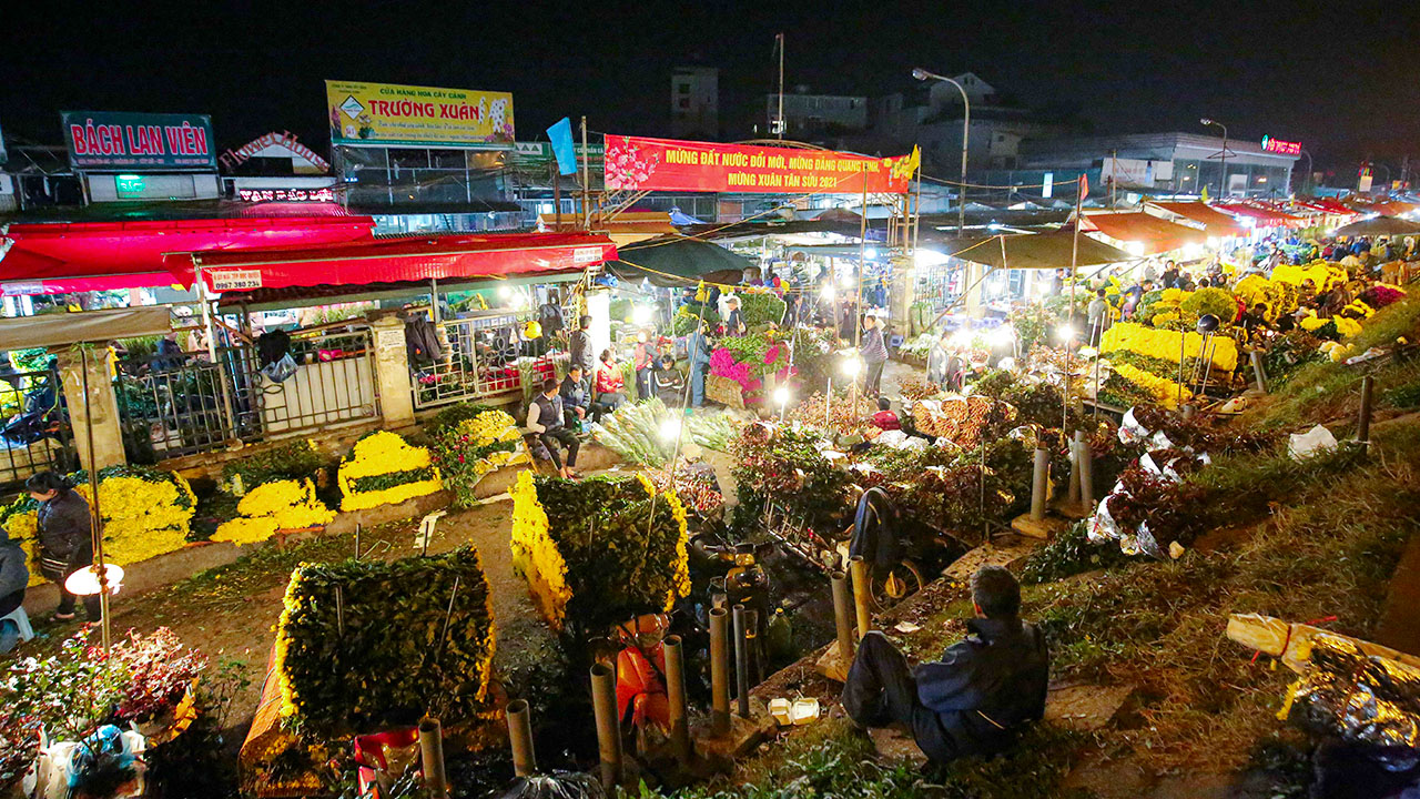 Quang Ba Flower Market Opening Hours