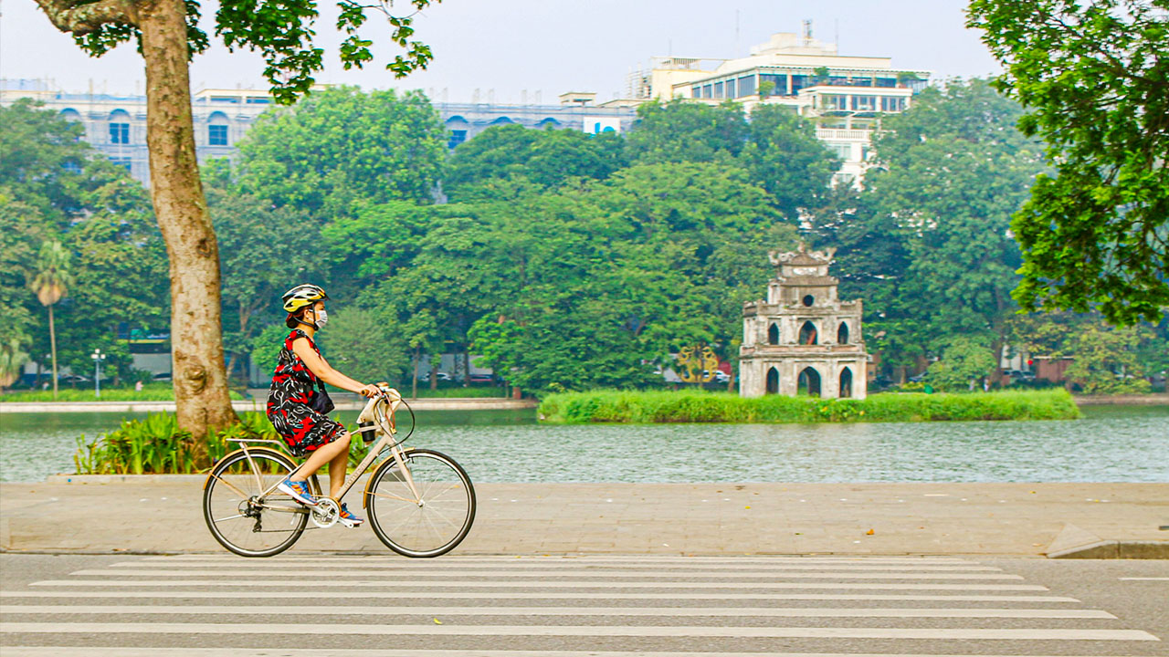 Cycling in Hanoi Old Quarter