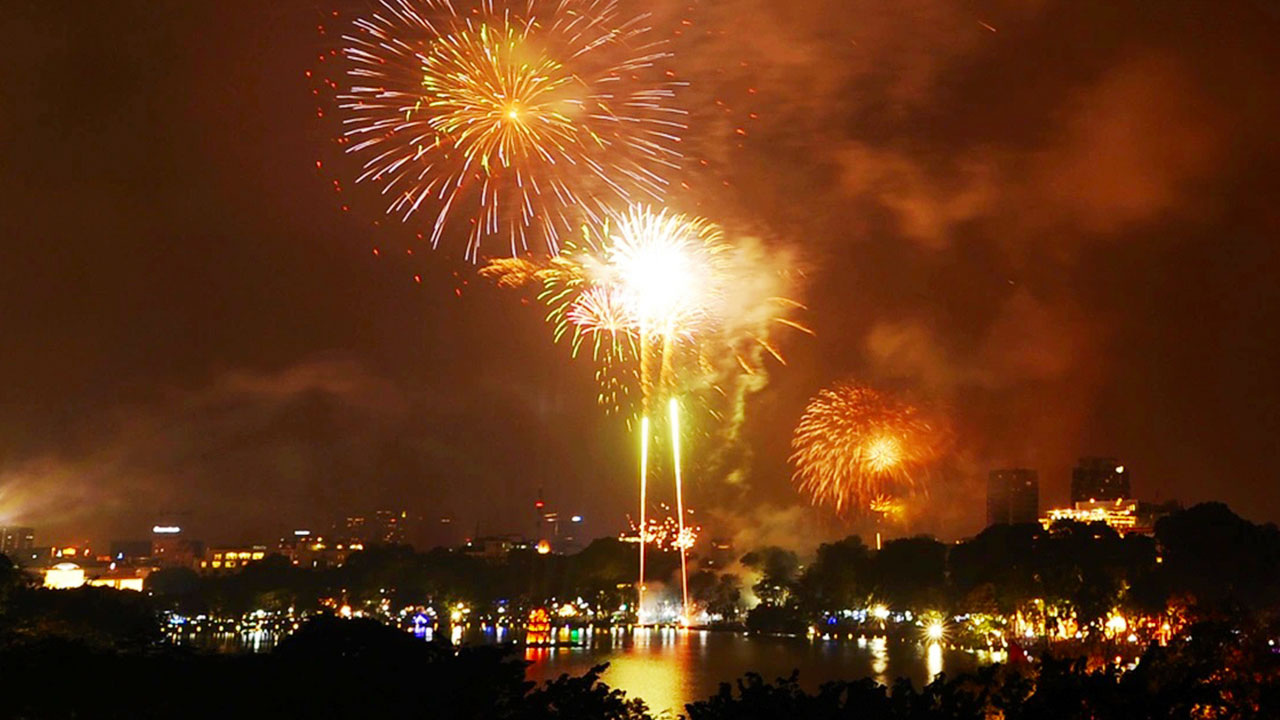 Fireworks at Hoan Kiem Lake on the occasion of Tet