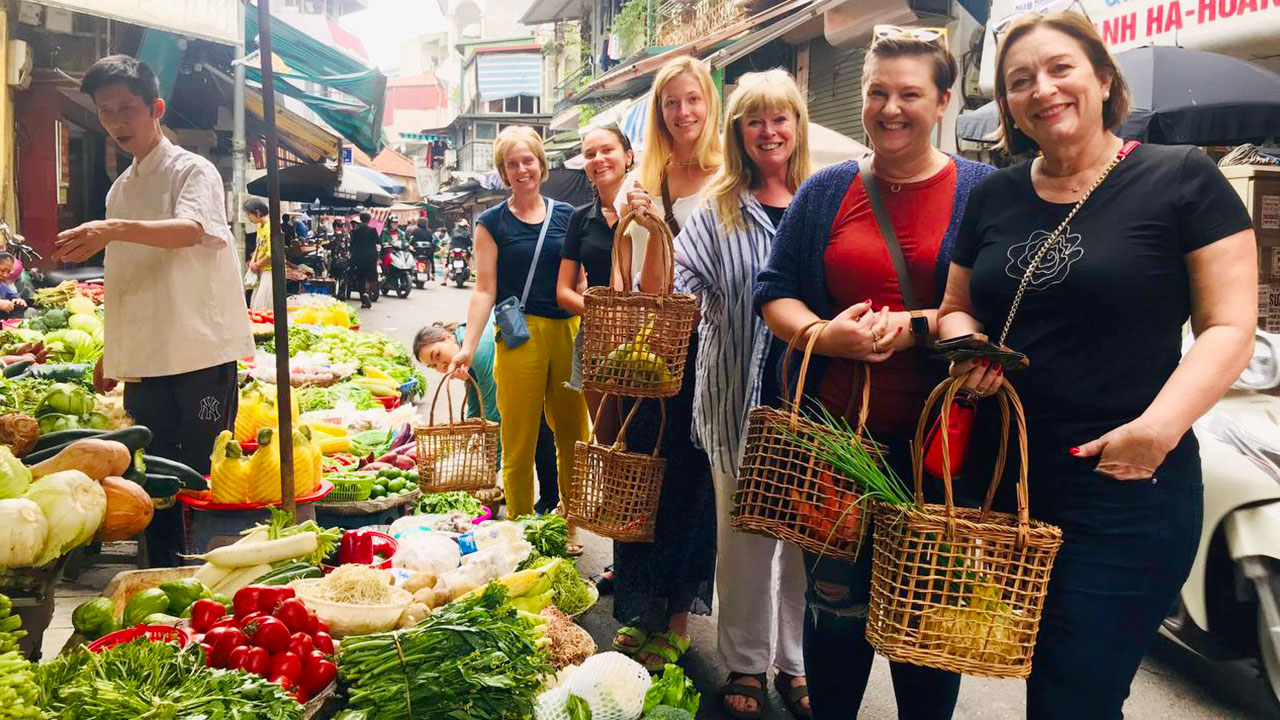 Hanoi market tours