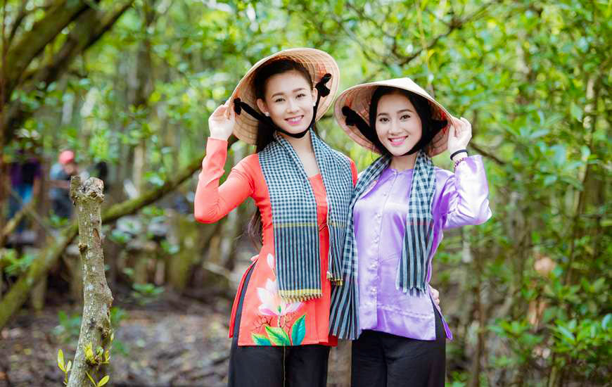 Significance of traditional dress in Vietnamese culture