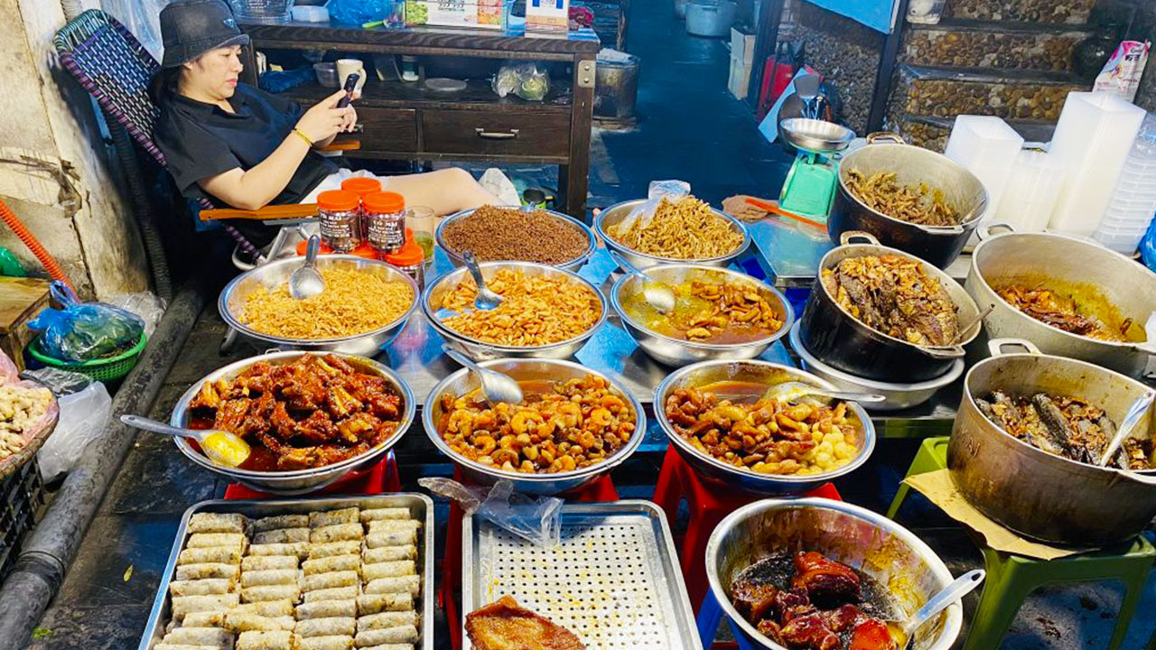 Popular street foods in hanoi food culture