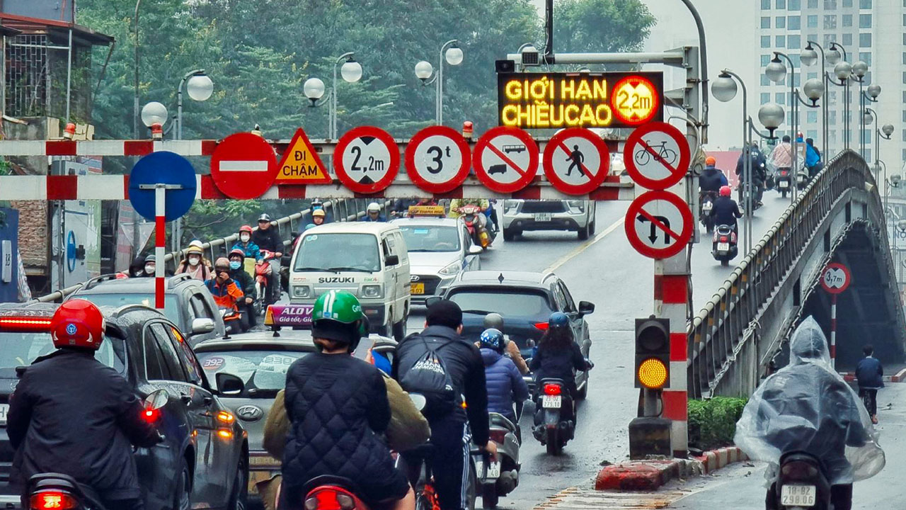 Traffic rules and regulations motorcycle rental hanoi vietnam