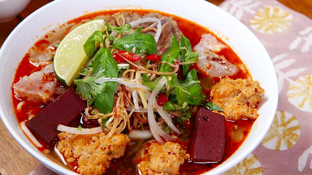 Pho vs. Bun Bo Hue Traditional Vietnamese Dishes