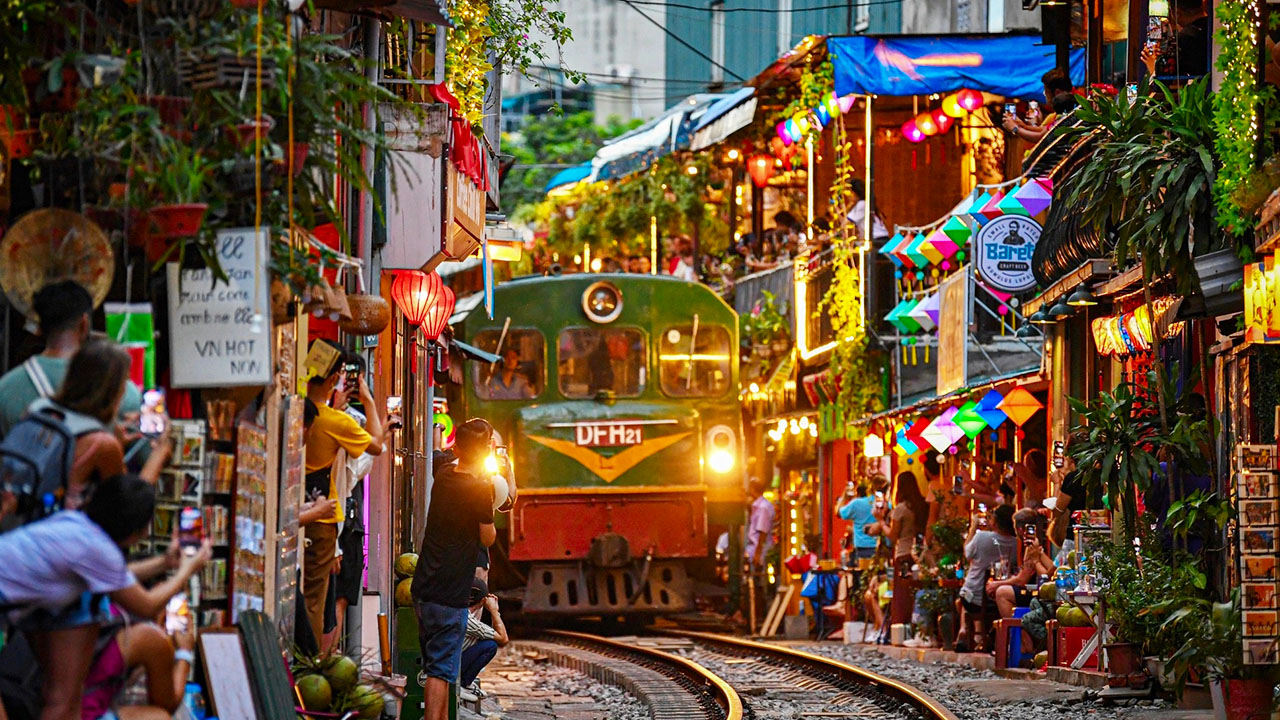 Popular neighborhoods to discover in hanoi things see