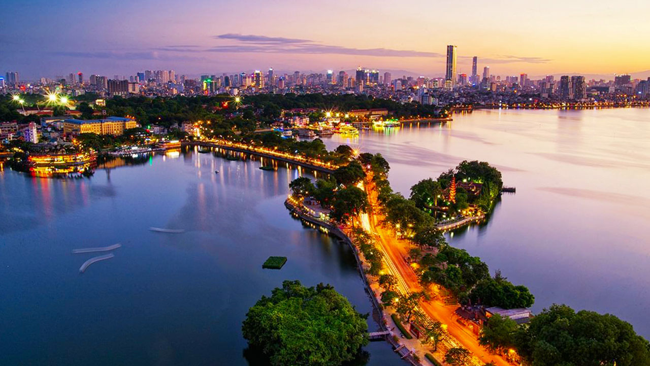 Iconic lakes of hanoi things to see