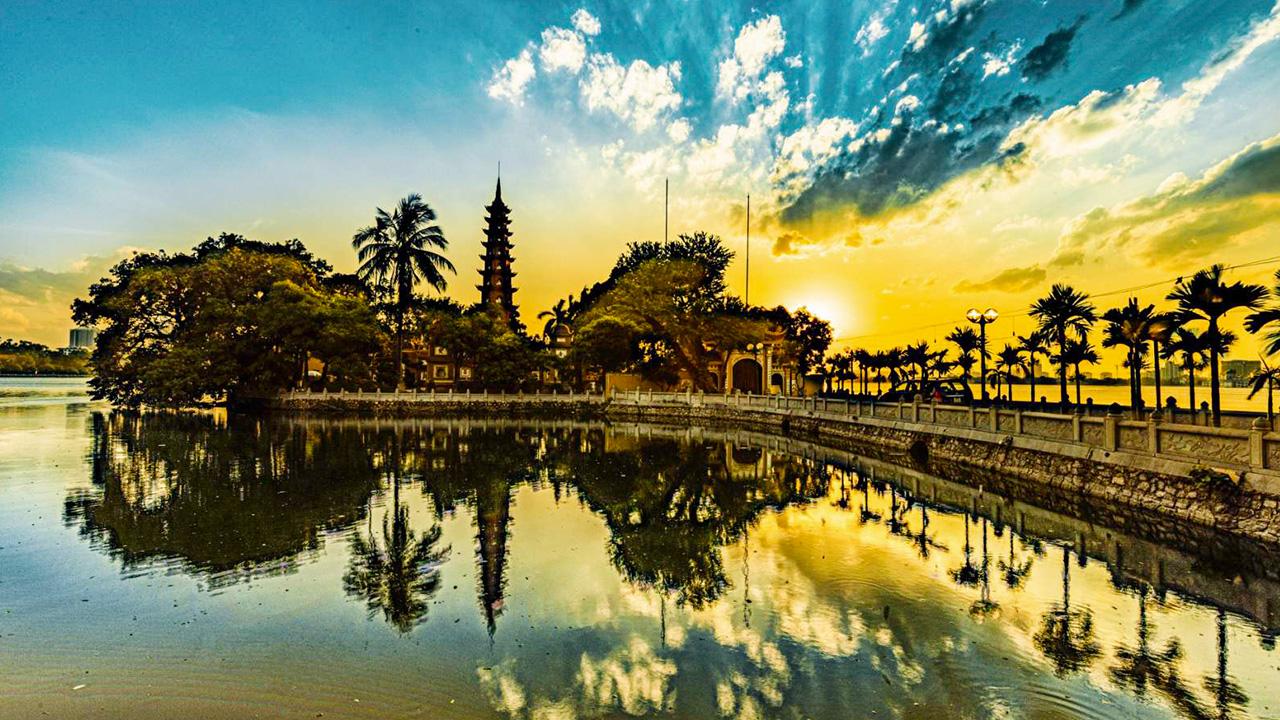 Best Times to Visit West Lake