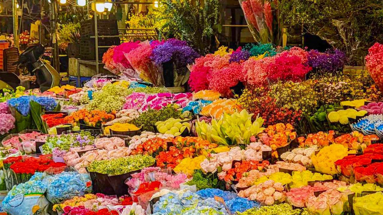 Quang Ba Flower Market
