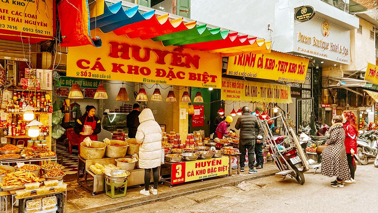 Traditional markets and goods of hang be street hanoi