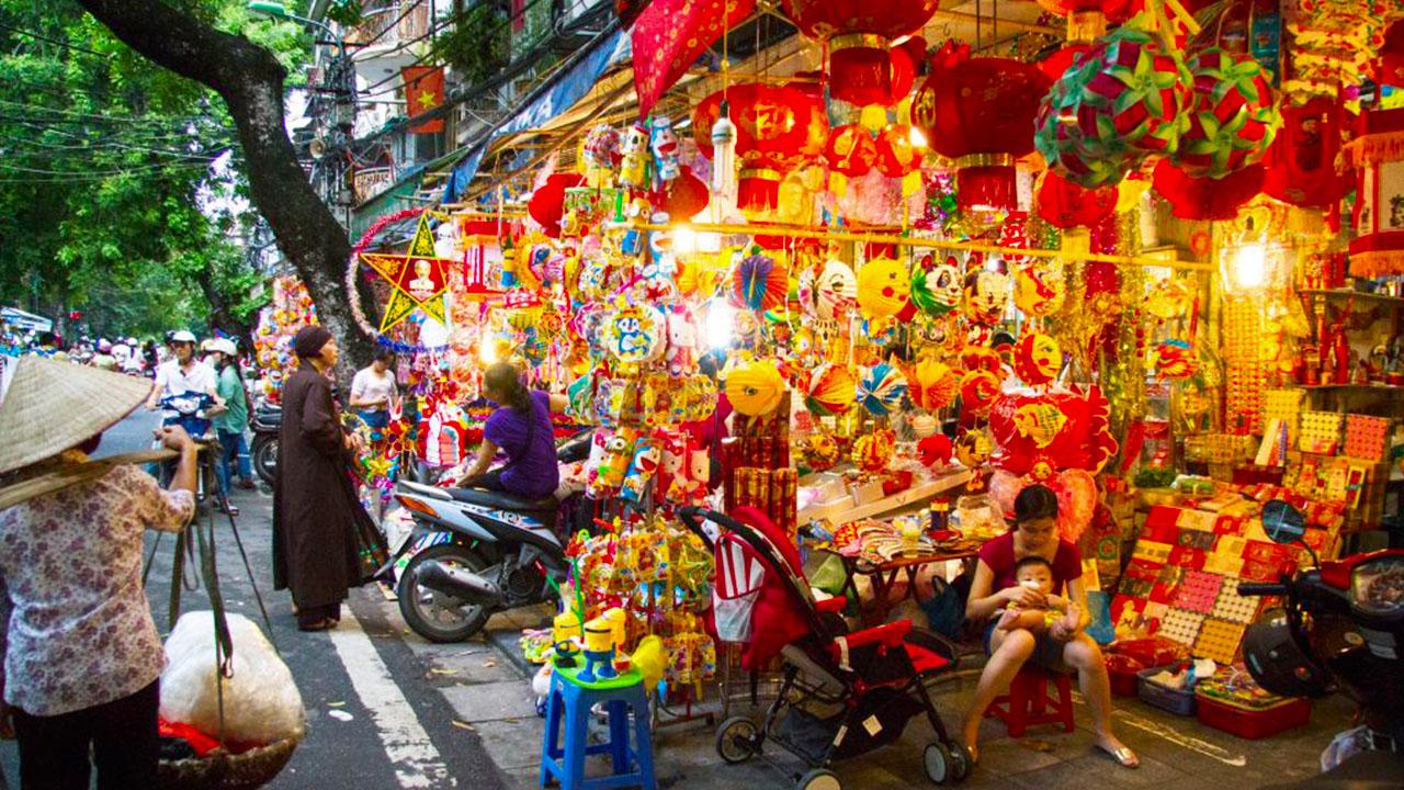 Comparison of hang be street with other streets in hanoi old quarter