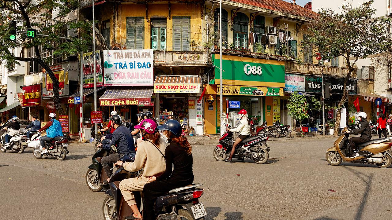 Overview of Hang Dau Street