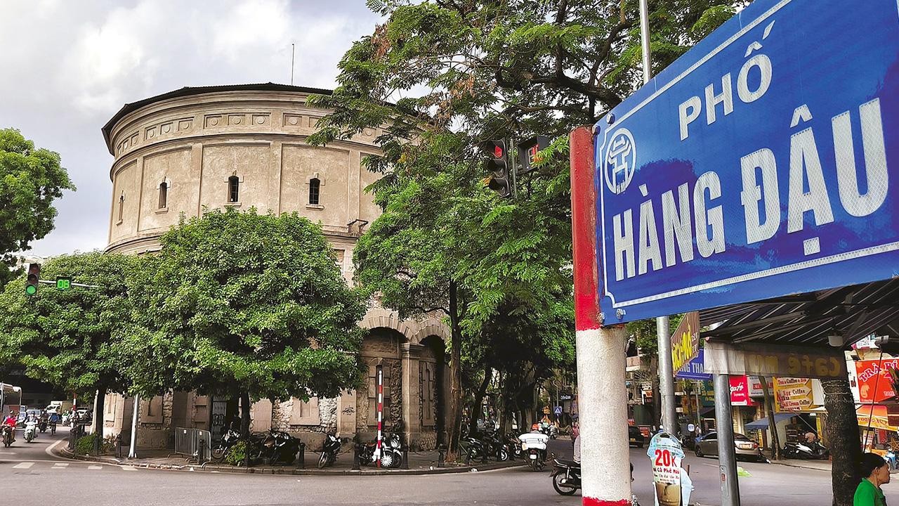 Walking Tours Around Hang Dau Street