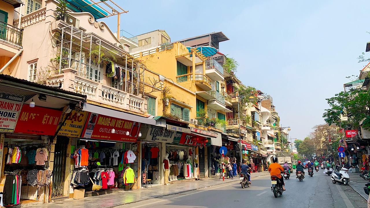 Hang Dao Street - With many fashion and souvenir shops
