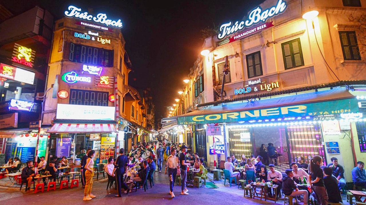 Ta Hien Street - Food street, famous for Bia Hoi