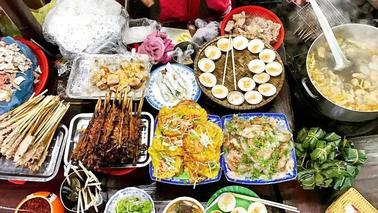Local Cuisine and Street Food at Hang Bo Hanoi