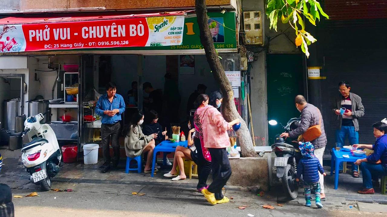 Food and drink on hang giay street hanoi